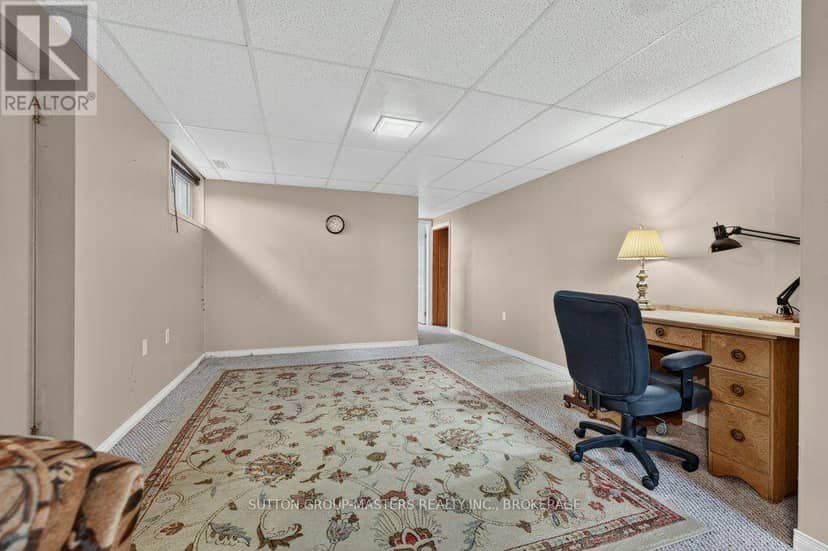 14 Quinte Avenue — photo 19 of 32