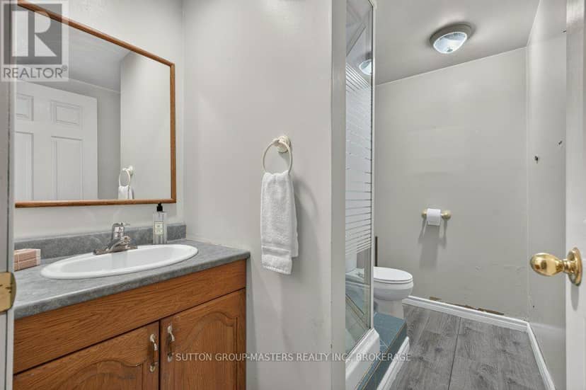 14 Quinte Avenue — photo 21 of 32