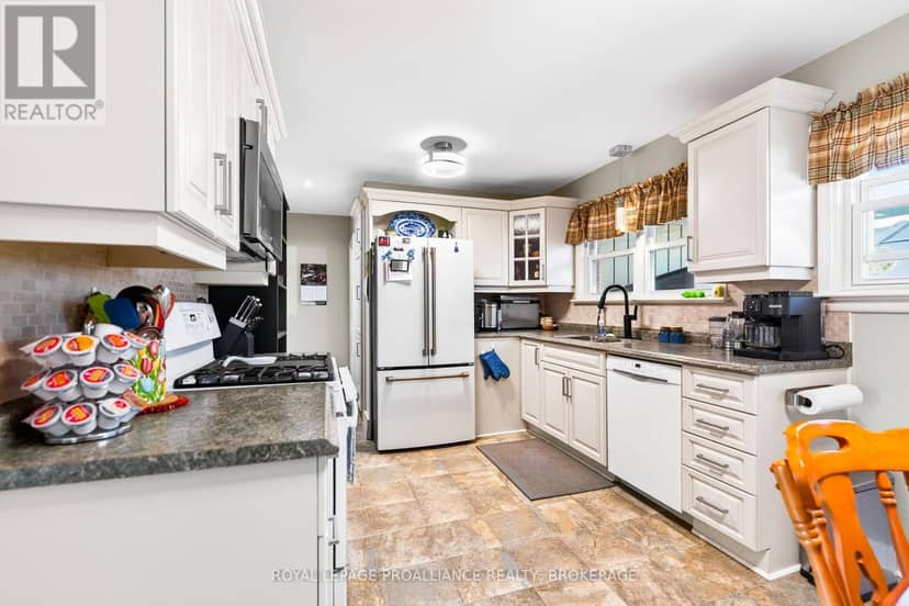 1424 Heath Street — photo 10 of 40