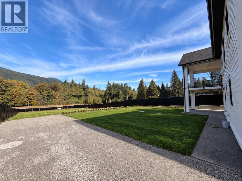 1203 Castle Road, Gibsons, photo 3