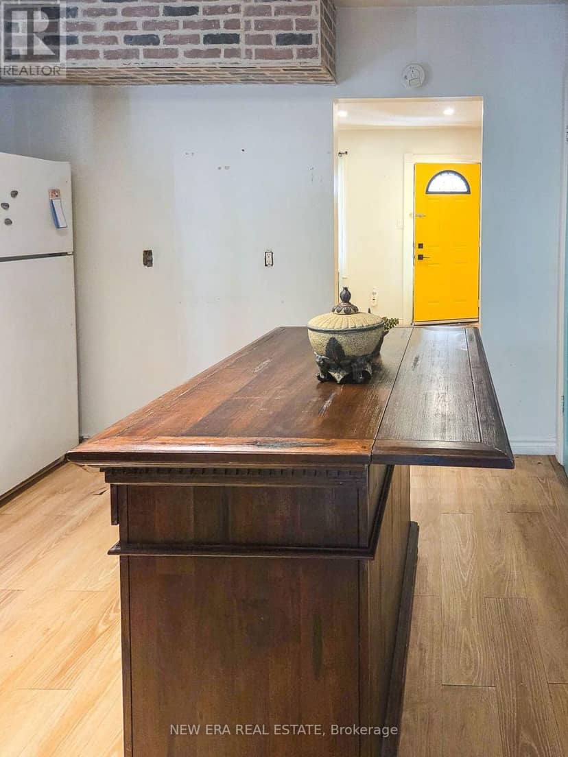 212 Niagara Street — photo 19 of 32