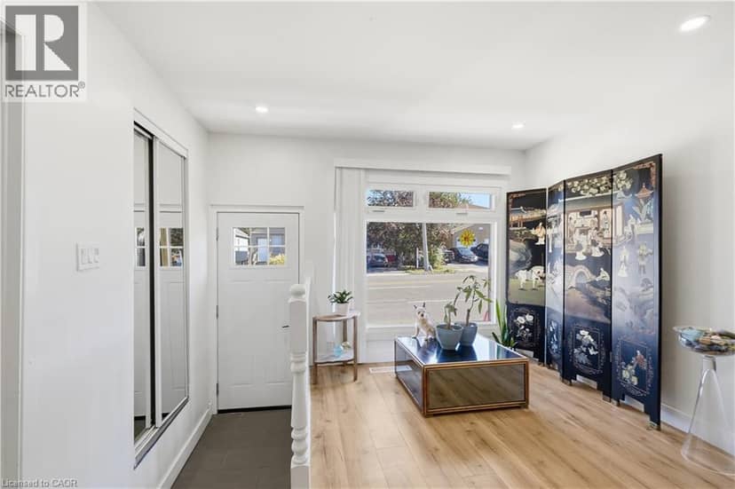 658 UPPER WELLINGTON Street — photo 10 of 40