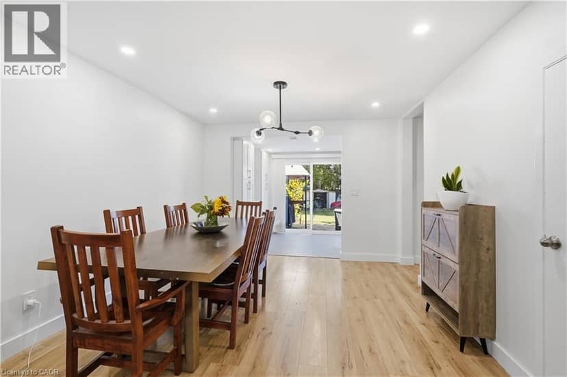 658 UPPER WELLINGTON Street — photo 12 of 40