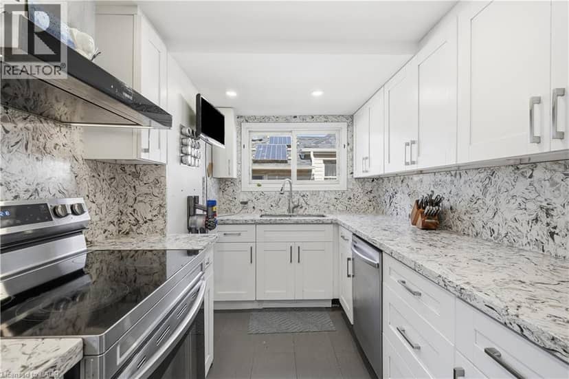 658 UPPER WELLINGTON Street — photo 19 of 40