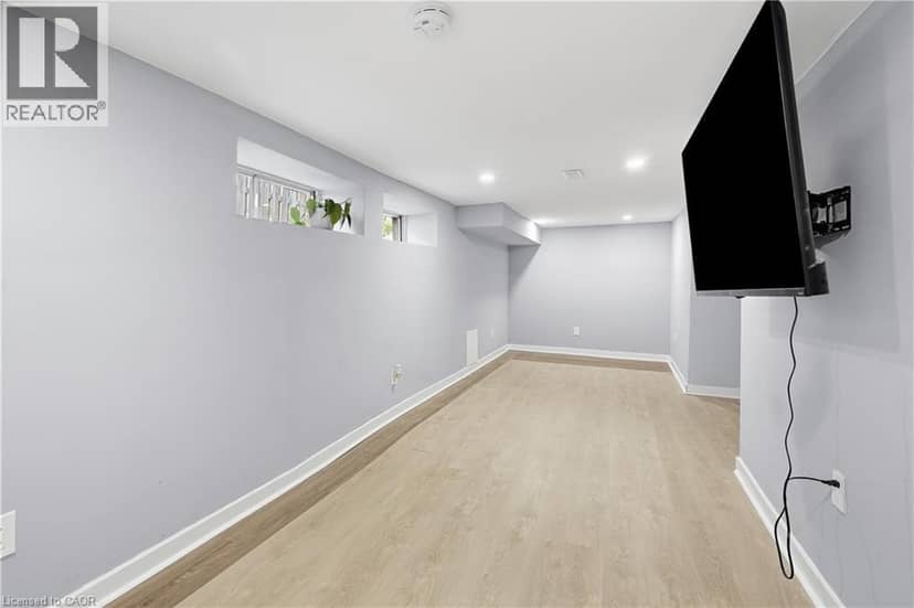 658 UPPER WELLINGTON Street — photo 31 of 40