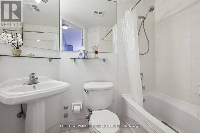 1014 - 85 Bloor Street E — photo 18 of 26