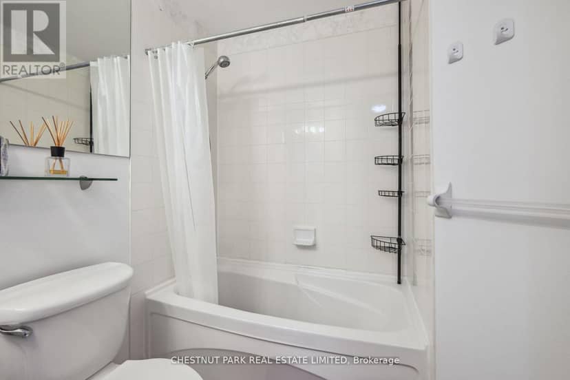 1014 - 85 Bloor Street E — photo 19 of 26