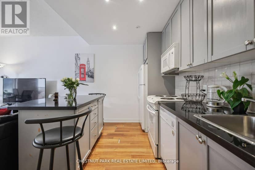 1014 - 85 Bloor Street E — photo 21 of 26