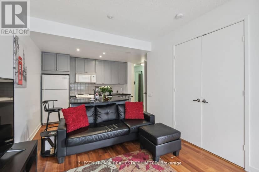 1014 - 85 Bloor Street E — photo 7 of 26