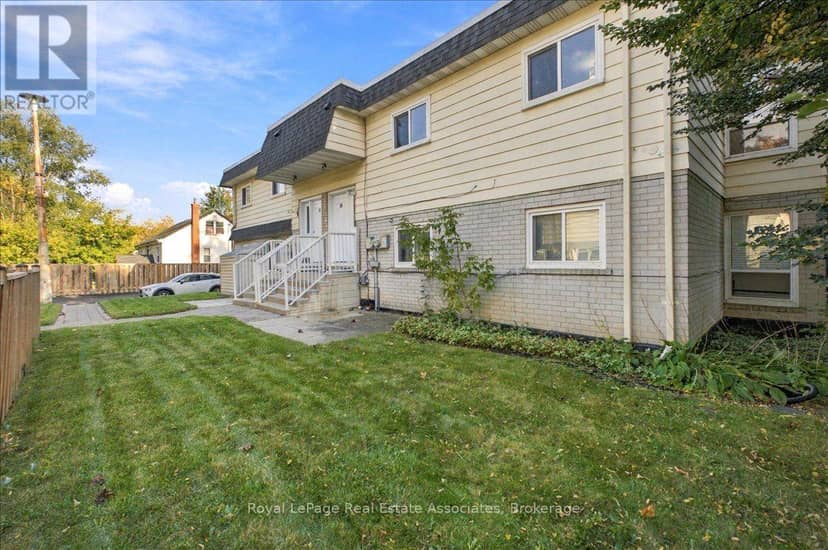 1-4 - 540 Mary Street E, Whitby, photo 3