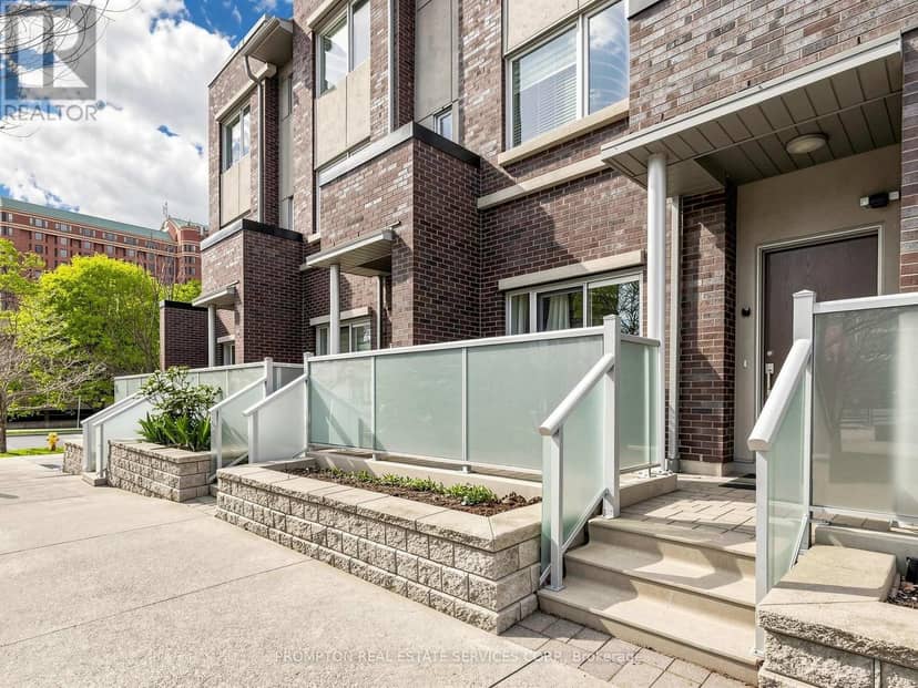 TH3 - 330 Village Green Square, Toronto, photo 3