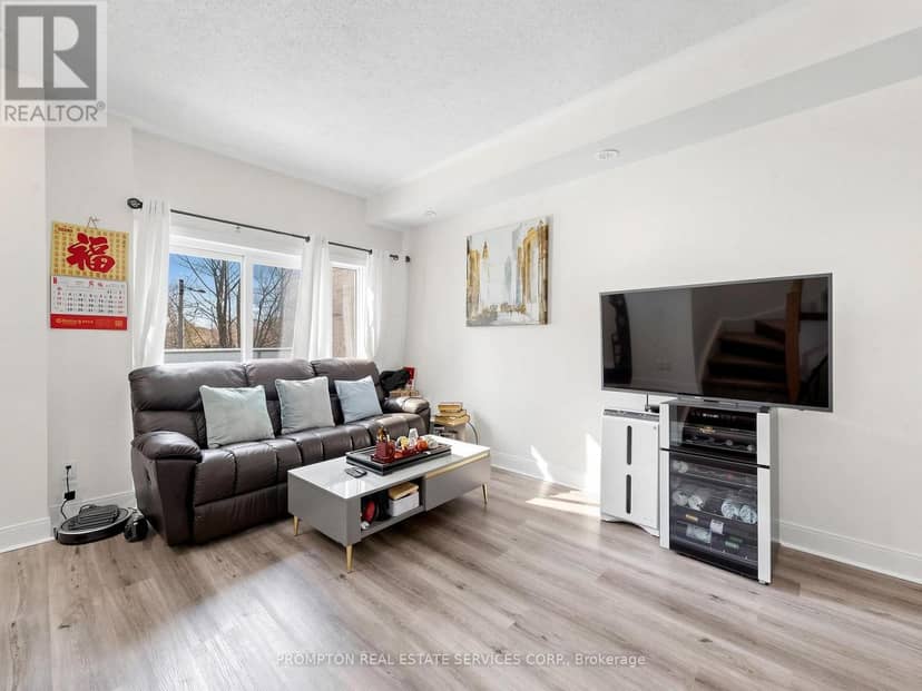 TH3 - 330 Village Green Square, Toronto, photo 7