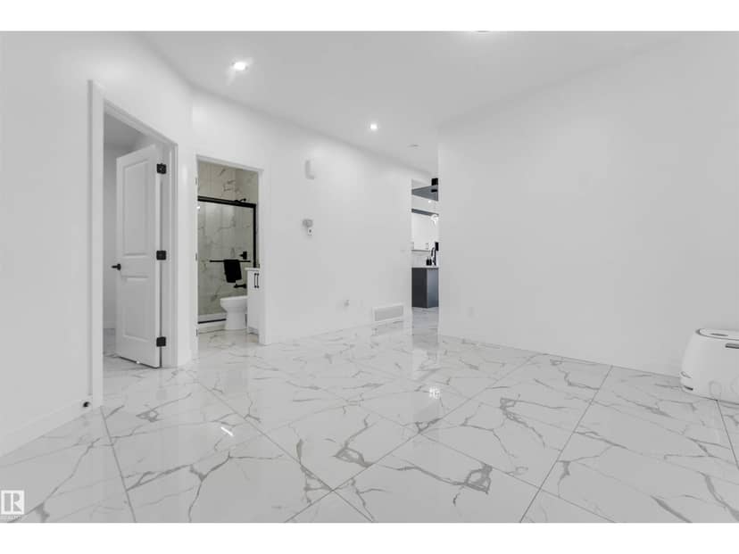 1428 11 AV NW — photo 15 of 36