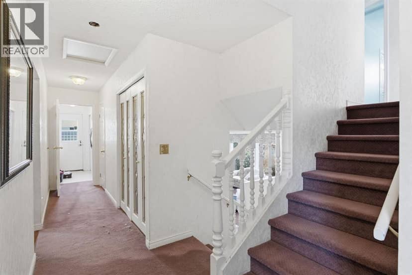331 Oakfern Crescent SW — photo 16 of 39