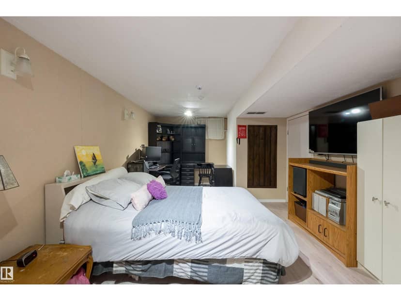 11236 40 AV NW — photo 36 of 40