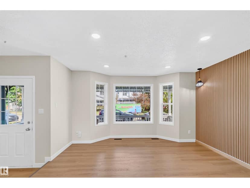 4409 150 AV NW — photo 10 of 30
