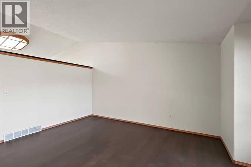 9323 69A Avenue — photo 9 of 39