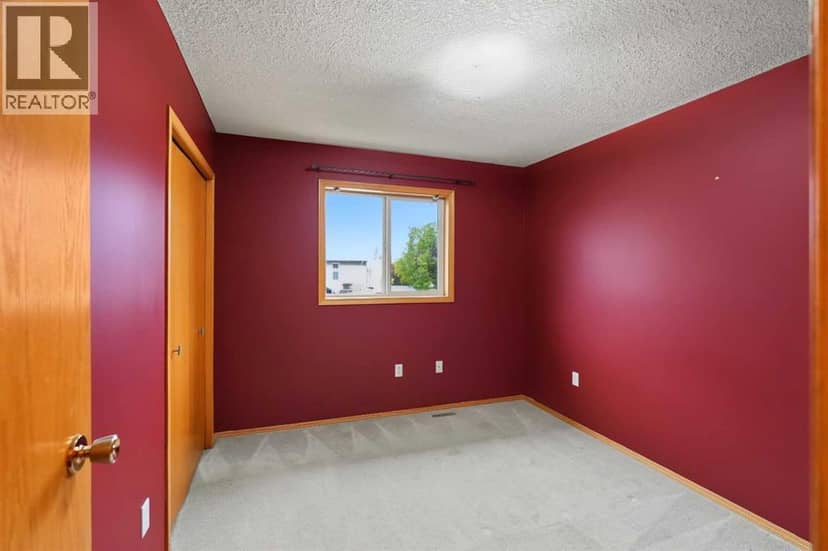 9323 69A Avenue — photo 14 of 39