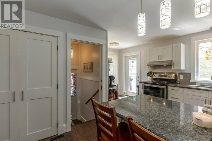 68 Connaught Avenue — photo 7 of 40