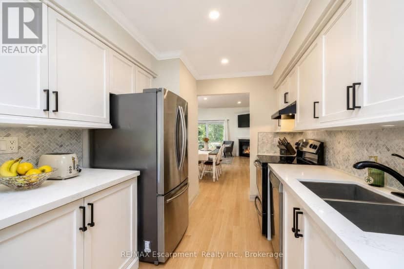 218 - 2110 Cleaver Avenue — photo 16 of 35