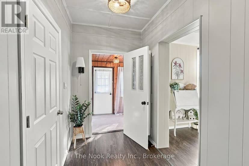 64 Wellington Street — photo 10 of 40