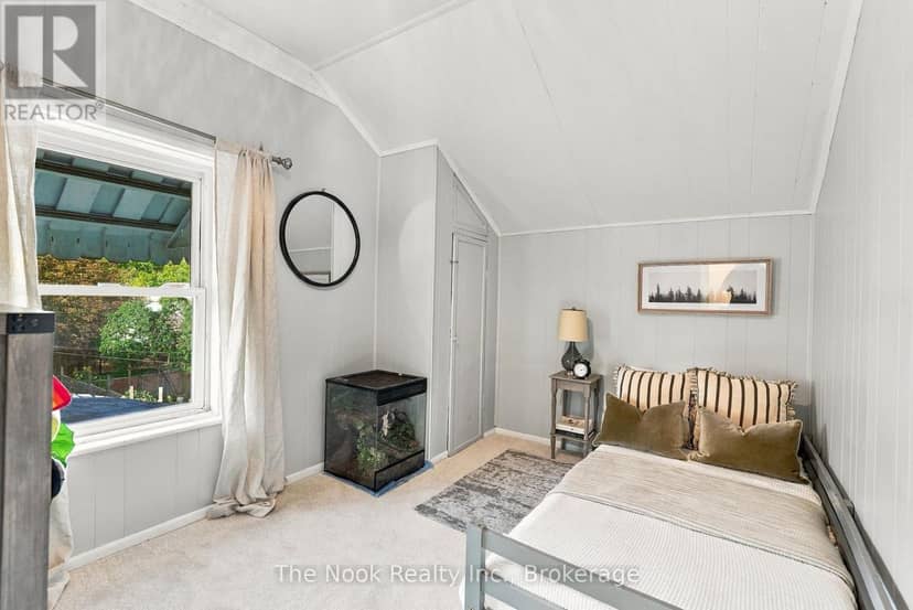 64 Wellington Street — photo 38 of 40