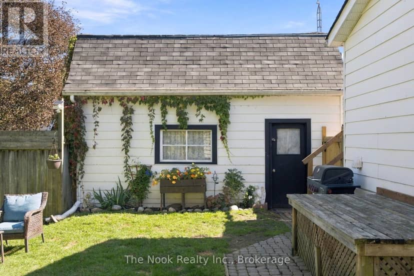 64 Wellington Street — photo 4 of 40