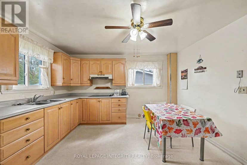 36 Kent Crescent — photo 10 of 22