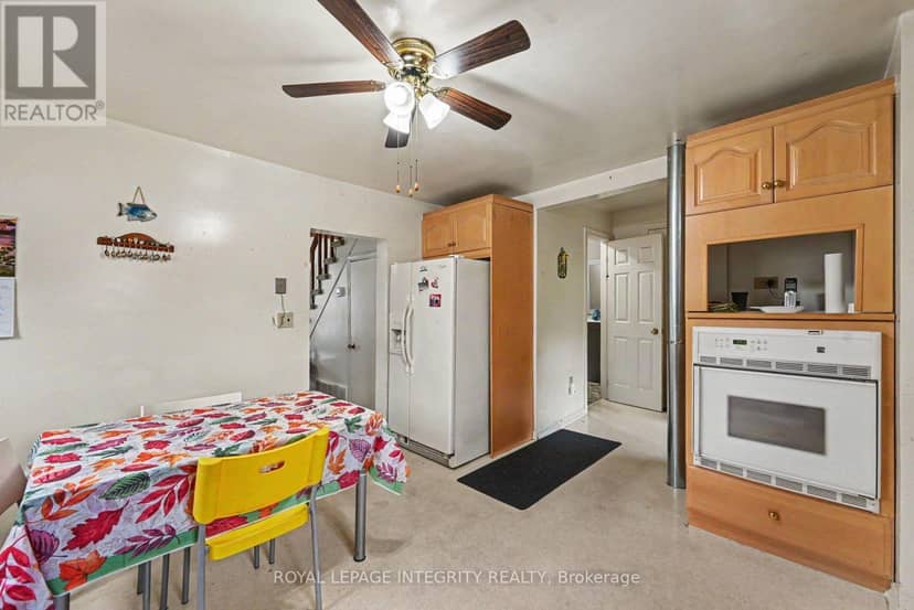 36 Kent Crescent — photo 9 of 22