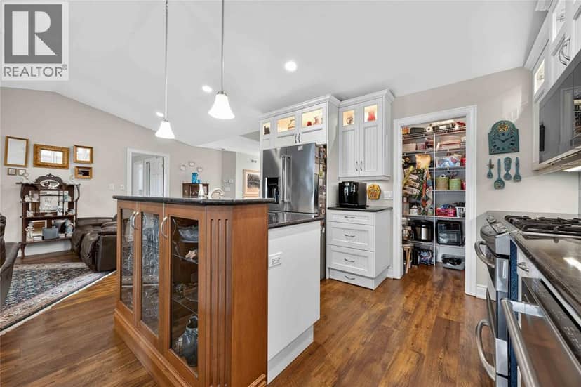 821 Carriage WAY — photo 12 of 40