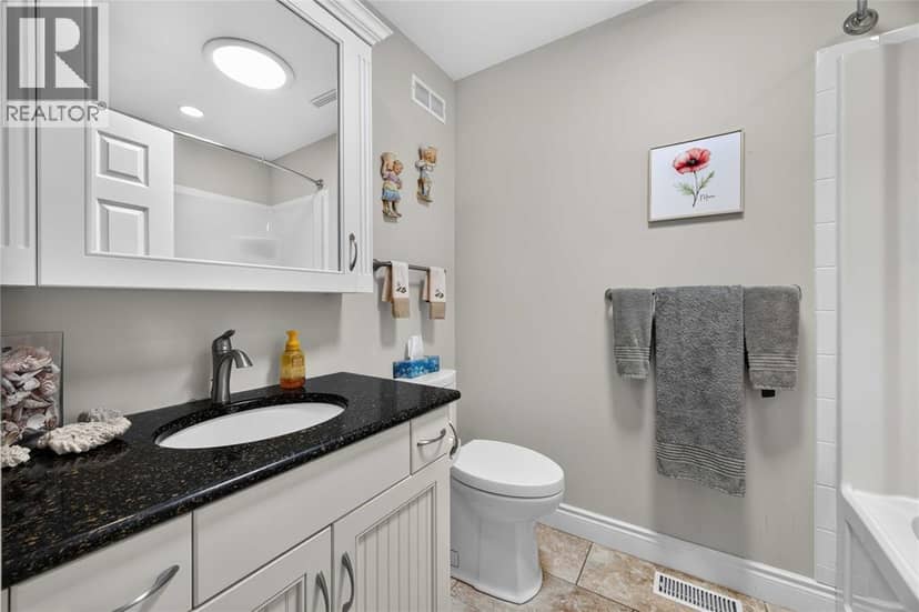 821 Carriage WAY — photo 23 of 40