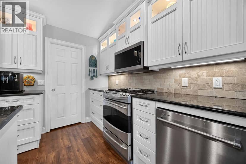 821 Carriage WAY — photo 11 of 40