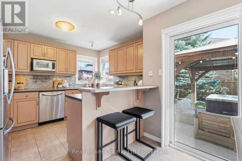 225 Summerfield Drive — photo 13 of 40