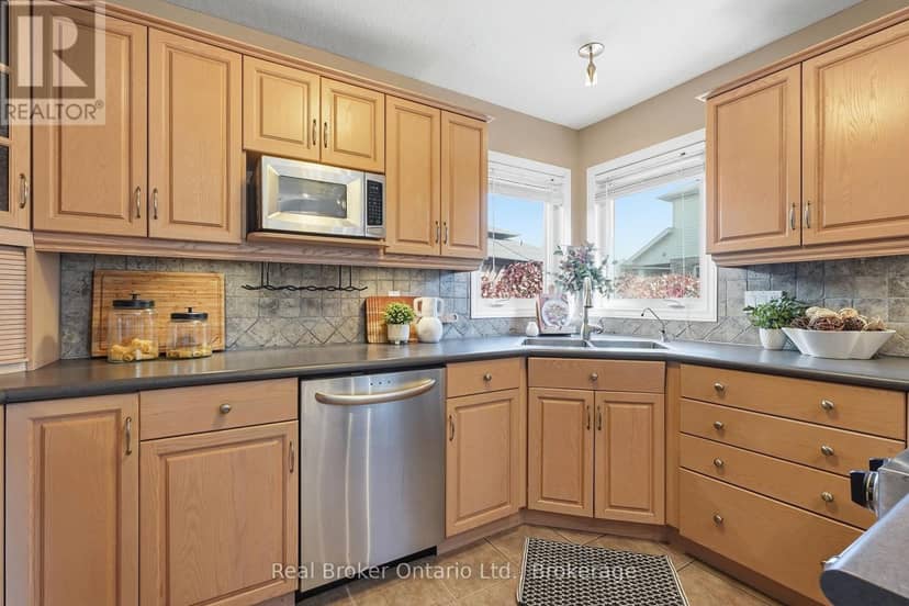 225 Summerfield Drive — photo 14 of 40