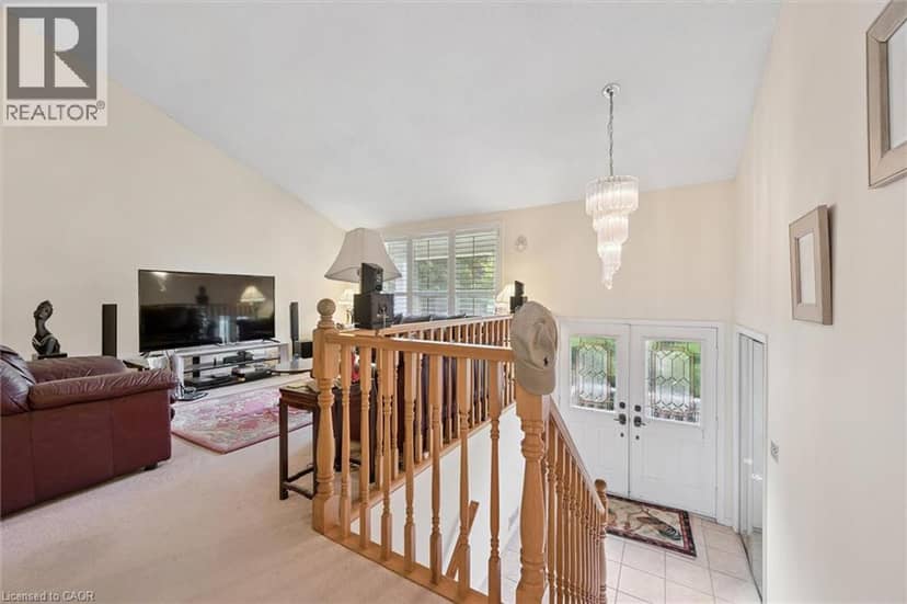 176 SANDFORD FLEMING Drive, Waterloo, photo 3