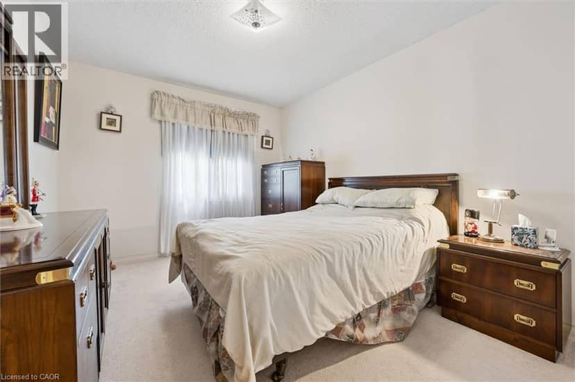 176 SANDFORD FLEMING Drive — photo 15 of 32