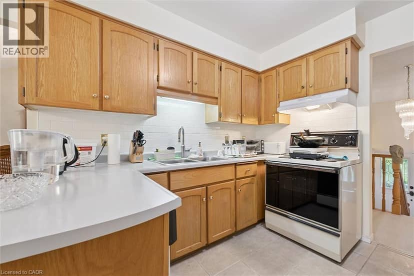 176 SANDFORD FLEMING Drive — photo 10 of 32