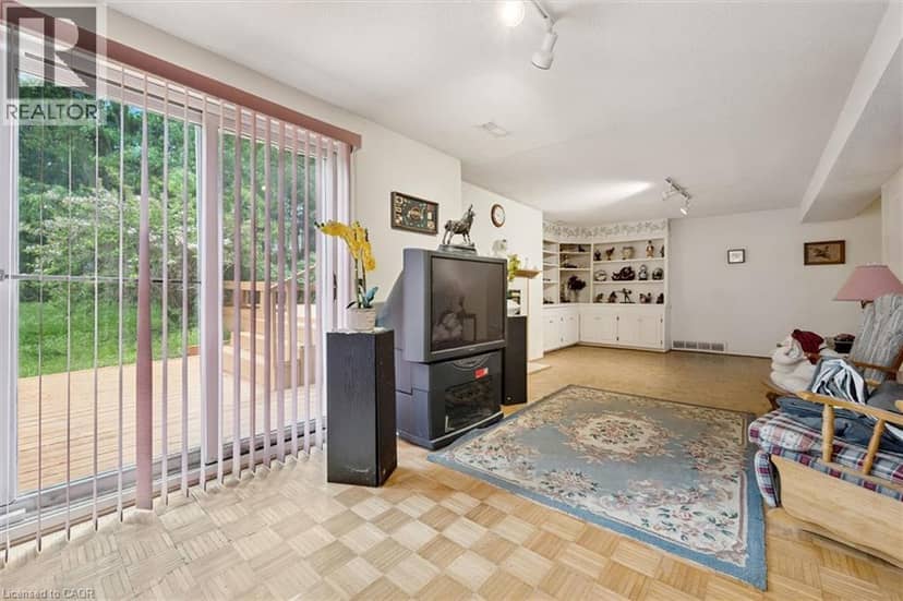 176 SANDFORD FLEMING Drive — photo 26 of 32