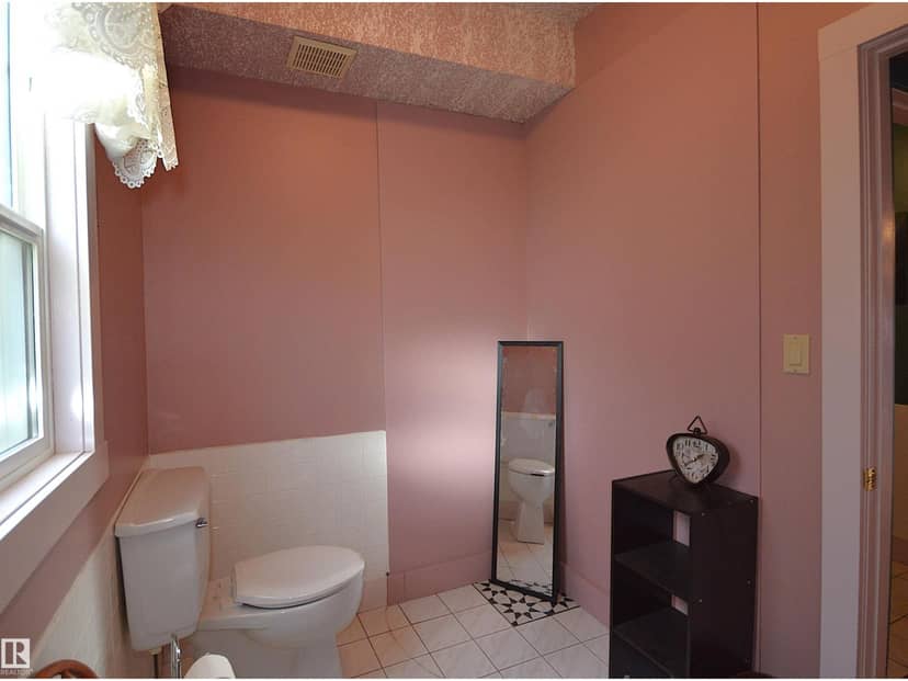 5023 51 Ave Av — photo 17 of 40