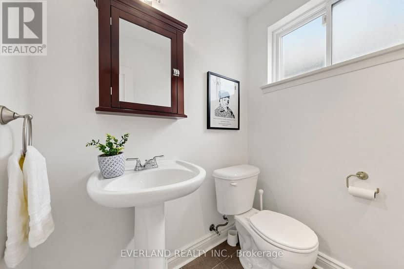 38 Six Nations Avenue — photo 13 of 40