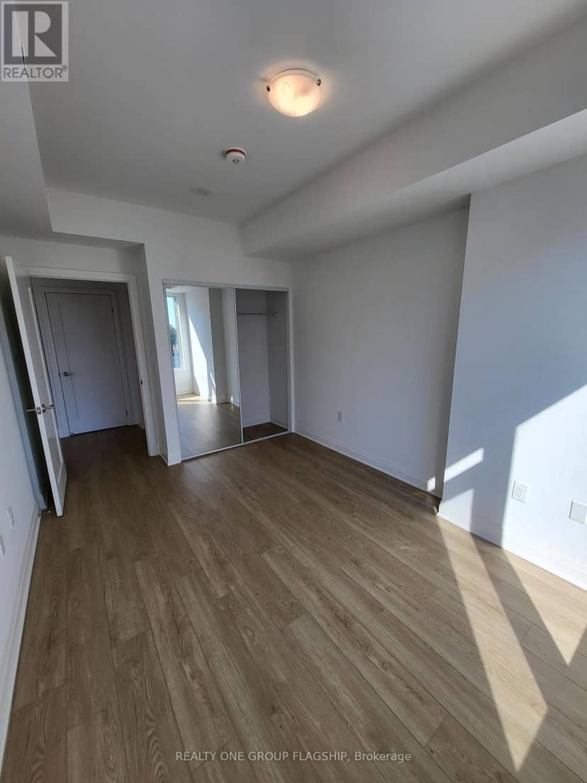618 - 700 Sheppard Avenue W — photo 20 of 33