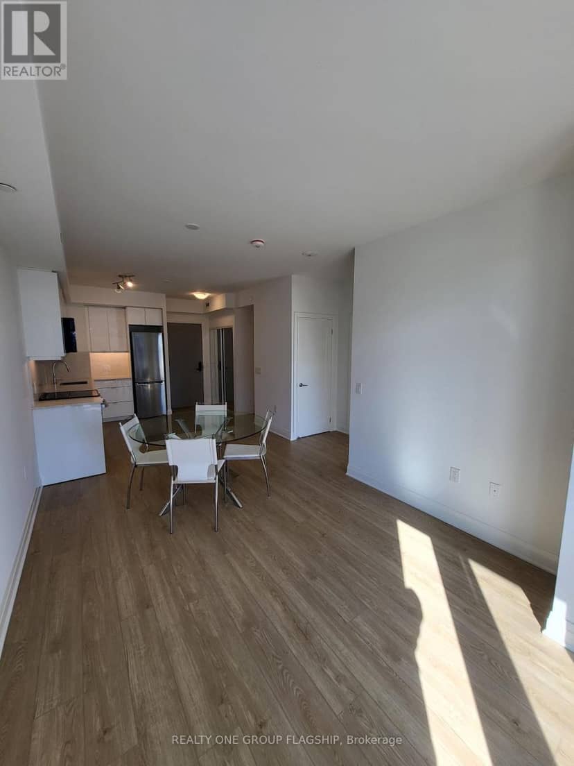 618 - 700 Sheppard Avenue W — photo 13 of 33