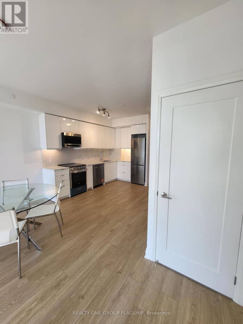618 - 700 Sheppard Avenue W — photo 11 of 33