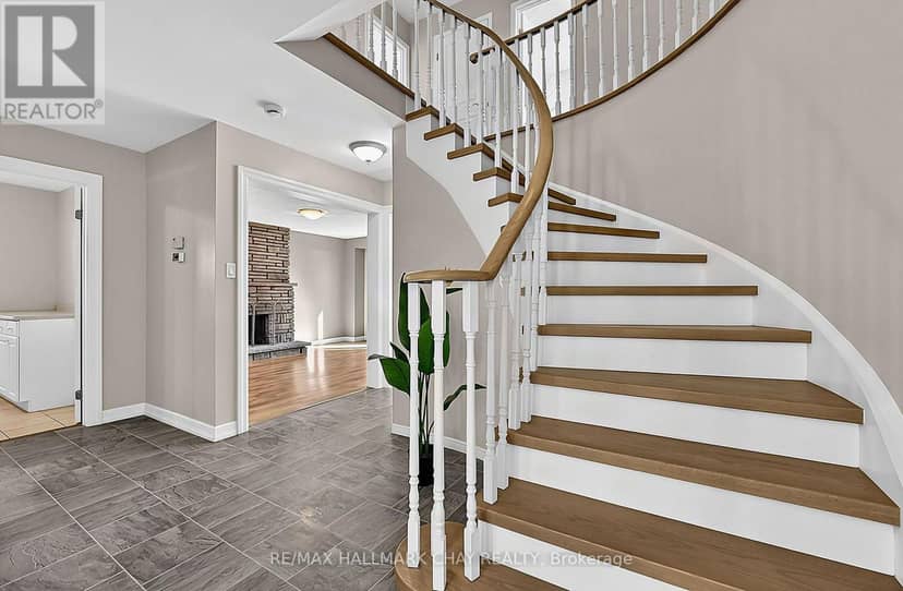 38 Imperial Crescent — photo 4 of 31