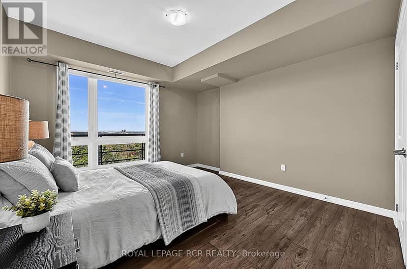 502 - 302 Essa Road — photo 19 of 40