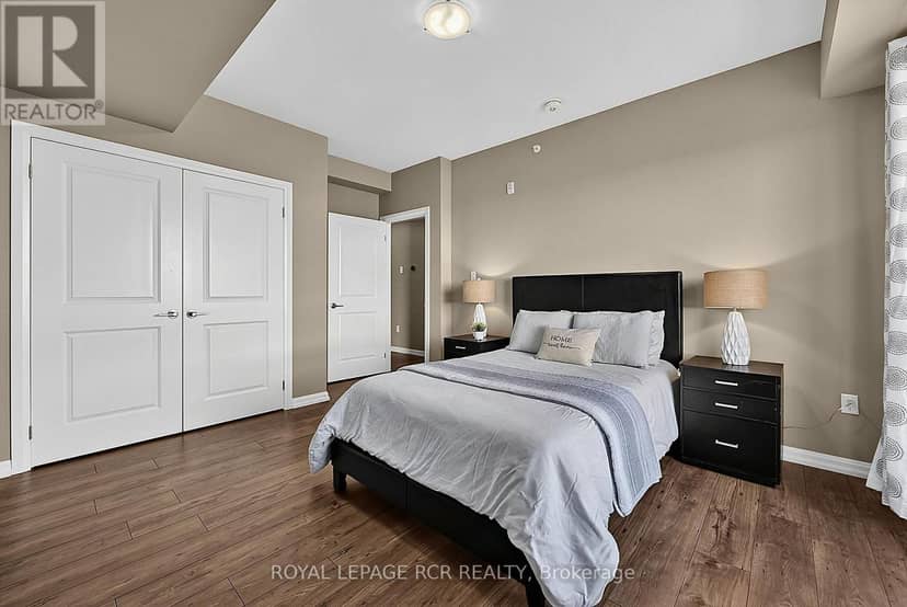 502 - 302 Essa Road — photo 20 of 40