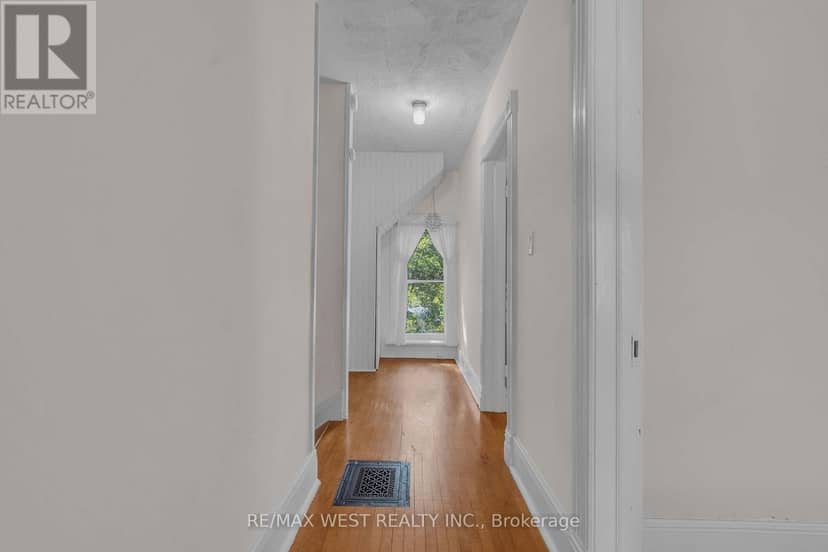 26 Centre Street — photo 12 of 28