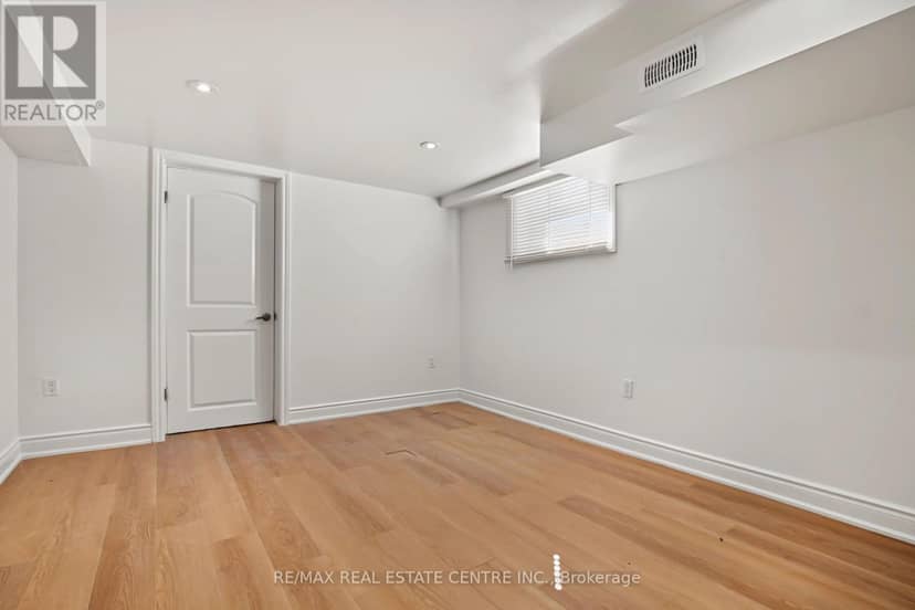 143 Elgin Crescent — photo 18 of 38