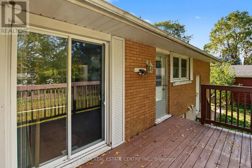 143 Elgin Crescent — photo 32 of 38