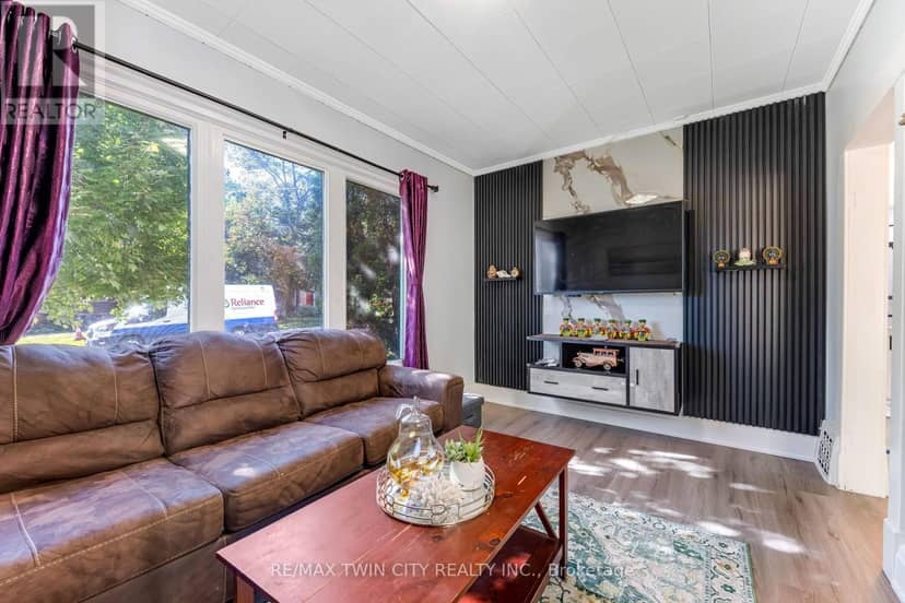 116 Victoria Avenue — photo 16 of 40
